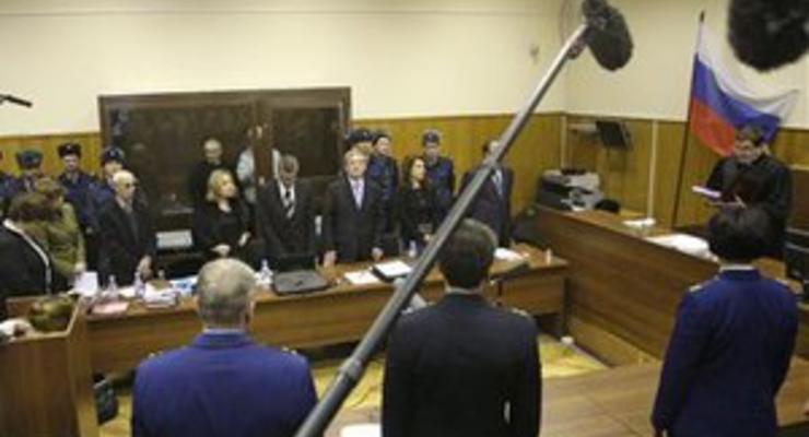 Жену и дочь Ходорковского вывели из зала суда во время оглашения приговора