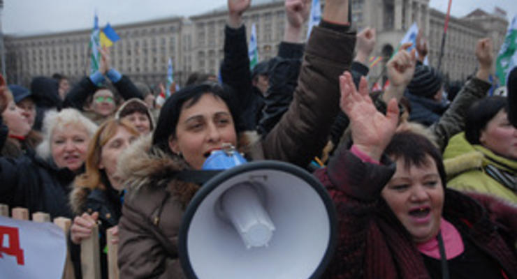 Предприниматели: Плиты на Майдане Незалежности повредили в 2007 году регионалы