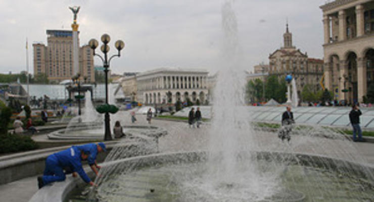 В центре Киева реконструируют фонтаны