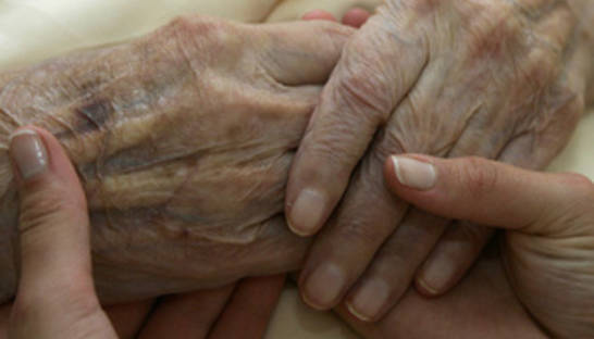 В Мариуполе 89-летняя пенсионерка покончила жизнь самоубийством, выбросившись из окна