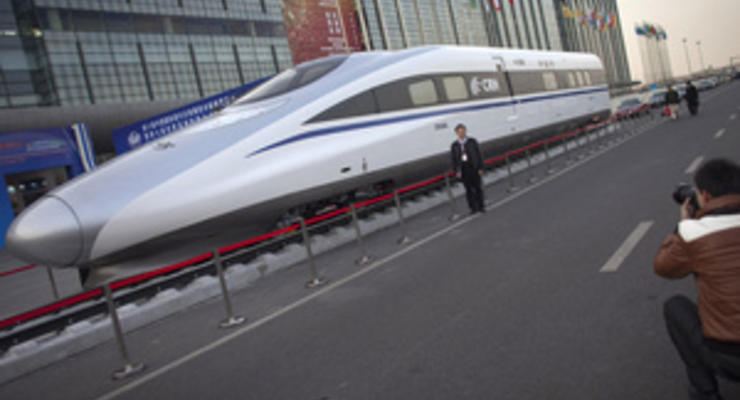 Китайский высокоскоростной поезд установил мировой рекорд, развив скорость более 487 км/час