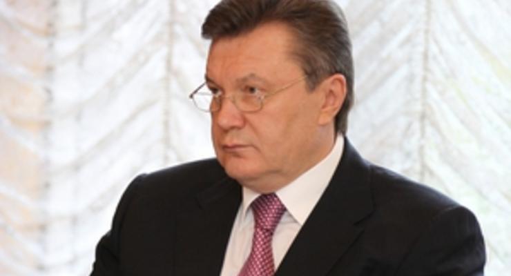 Янукович сократил визит в Японию из-за взрывов в Макеевке