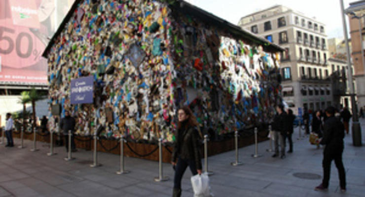 В центре Мадрида открылась гостиница из мусора