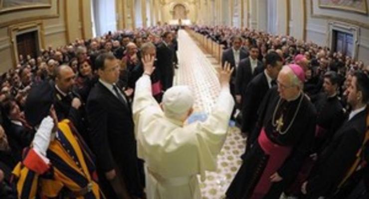 Папа Римский впервые прокомментировал секс-скандал с Берлускони