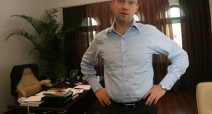 Яценюк предложил Тимошенко услуги своих юристов