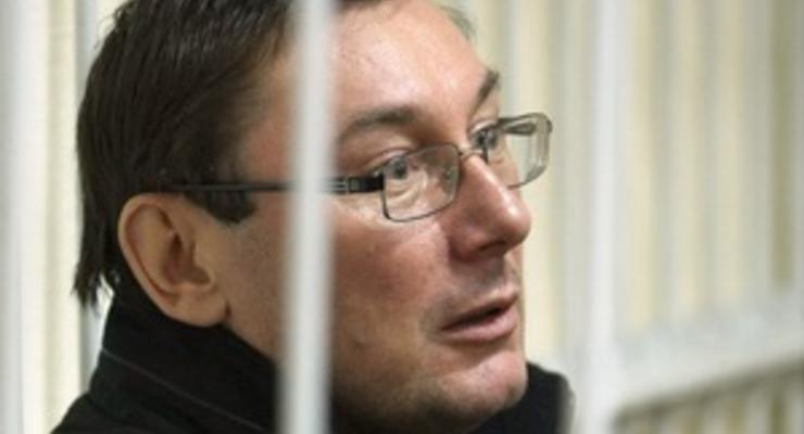 НУ-НС: В СИЗО Луценко запрещают писать