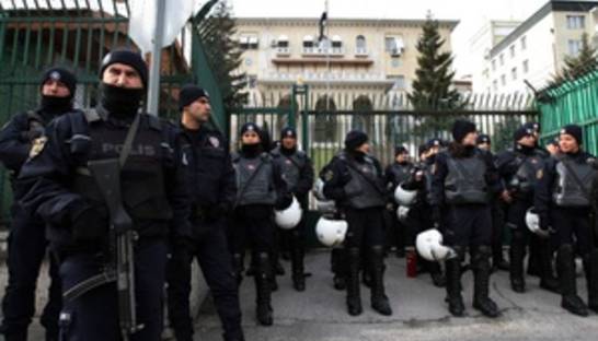 Египетская армия взяла под охрану музеи и археологические комплексы страны