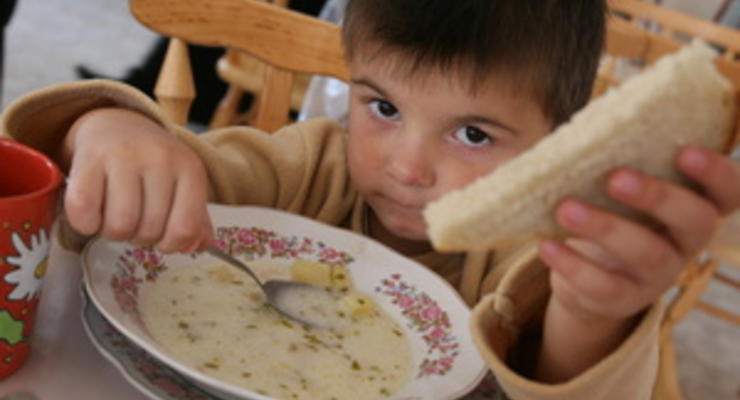 Власти Киева выделят 117 млн гривен на бесплатное питание для школьников