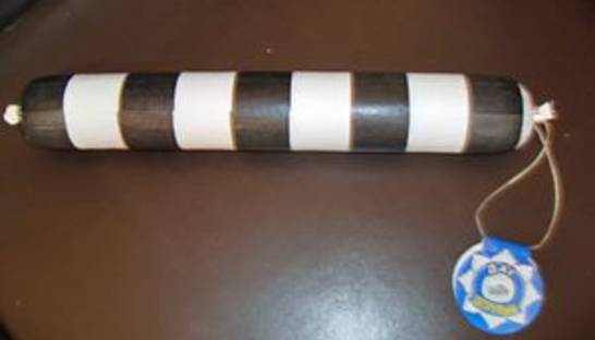 В Украине выпустили колбасу в виде патрульного жезла