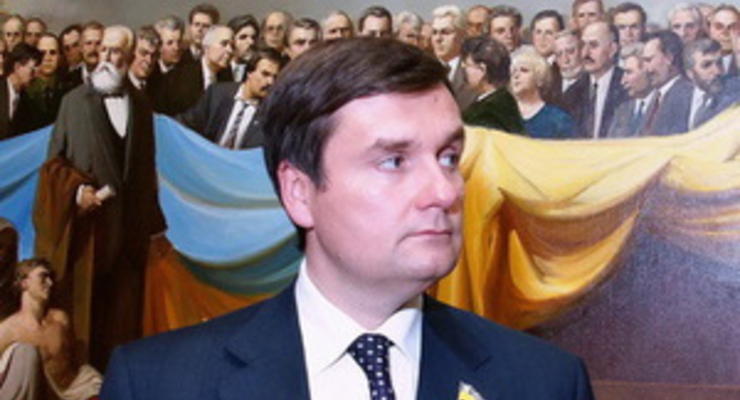 Депутат требует снимать шапки, когда играет гимн Украины