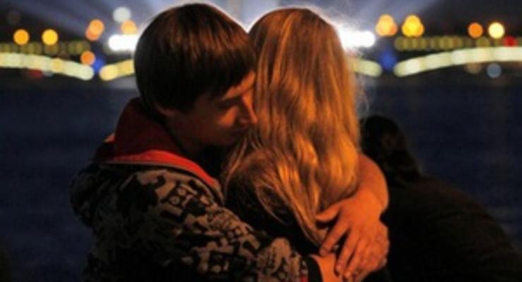 В Британии 18-летняя девушка скончалась после первого поцелуя