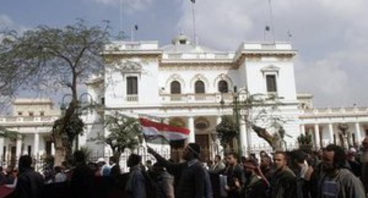 СМИ: Новое военное руководство Египта распустит правительство и парламент