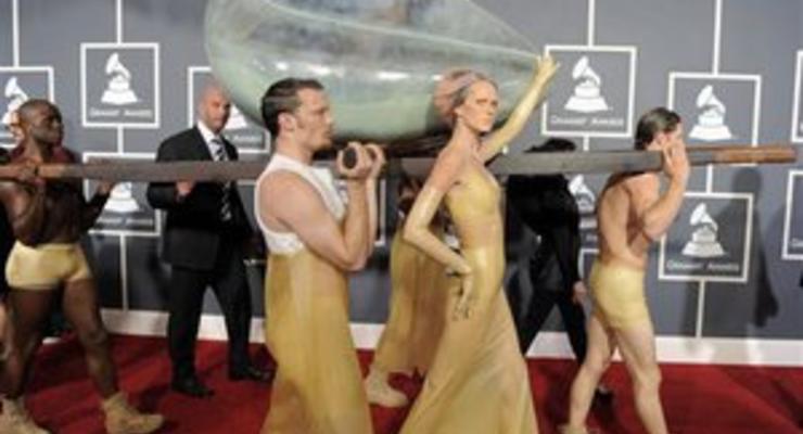 Lady GaGa прибыла на церемонию Грэмми в яйце