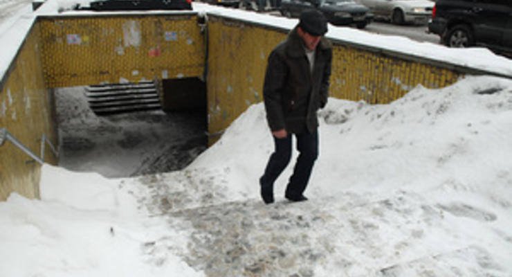 Киевляне этой зимой из-за гололеда получают меньше травм, чем в прошлом году