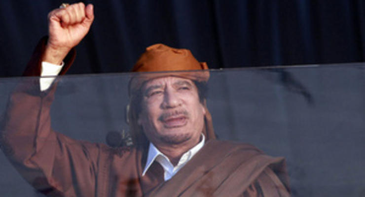 В Ливии разграбили и сожгли семейный дворец Каддафи