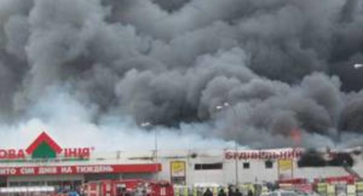 В Запорожье горит гипермаркет: новые подробности