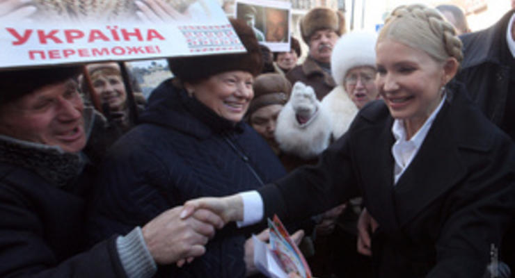 Тимошенко по случаю первого дня весны подарила своим сторонникам гиацинты