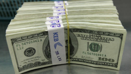 Доллар стабилизируется на межбанке