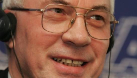 Азаров: Гривна будет стабильной