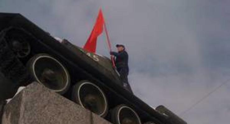 Житомирский облсовет принял решение вывешивать 9 мая красные флаги