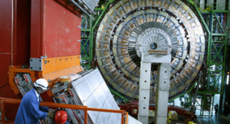 Адронный коллайдер установил рекорд светимости