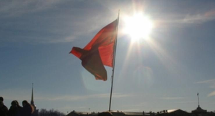 Вывешивание красного флага в День Победы может стать обязательным
