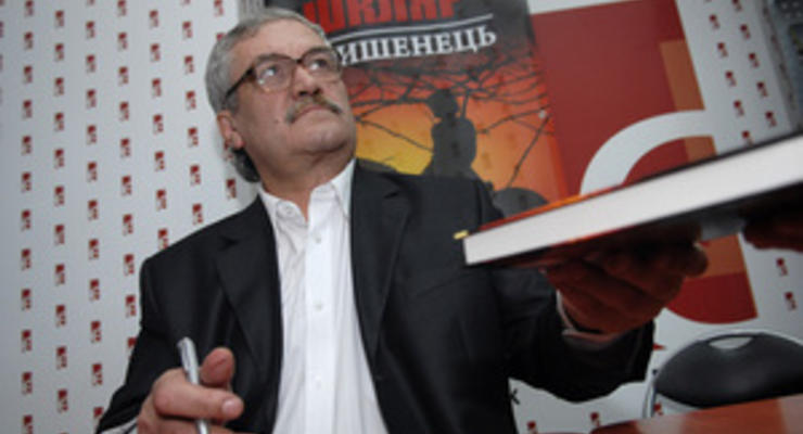 Читатели собрали 65 тысяч гривен на альтернативную Шевченковскую премию писателю Шкляру
