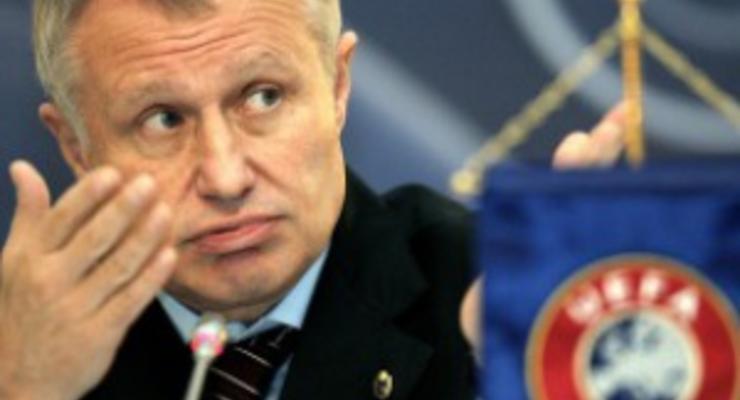 Янукович и Бубка поздравили Суркиса с переизбранием в Исполком UEFA