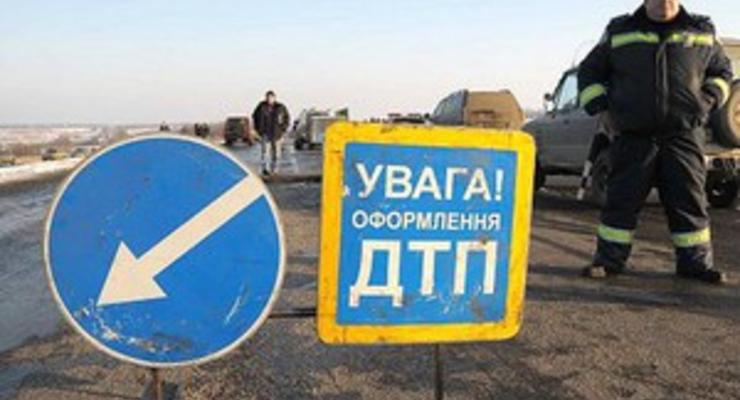 На трассе Киев-Одесса столкнулись десять автомобилей