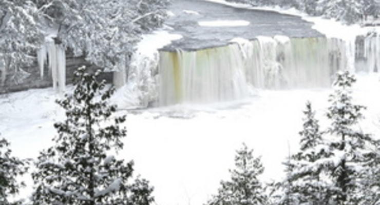 В Крыму в ледяном водопаде погиб турорганизатор
