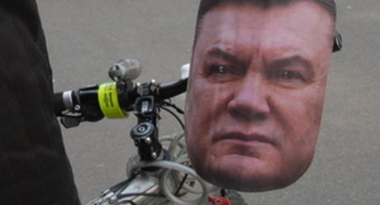 Фотогалерея: Это смешно. Киевские велосипедисты пикетировали Администрацию Януковича