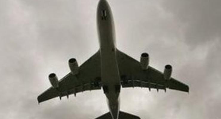 Четыре пассажира American Airlines потеряли сознание во время полета