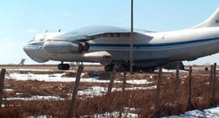 Украинский самолет перевез в Гренландию 57,5 тонн горючего