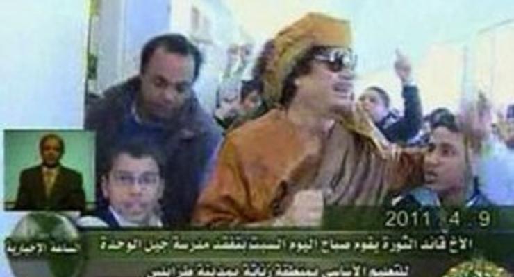 Каддафи посетил школу в Триполи