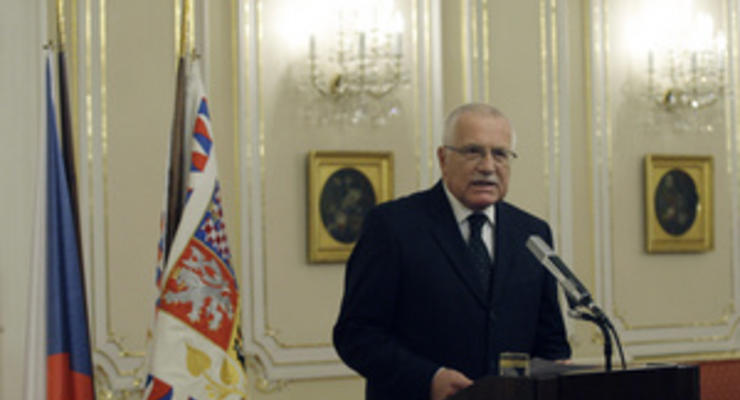 Президент Чехии во время визита в Чили украл ручку