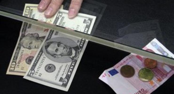 Доллар незначительно вырос на межбанке, евро - снизился
