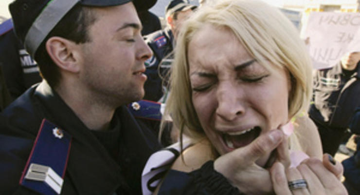 Фотогалерея: С Майдана - за решетку. Киевская милиция задержала активисток FEMEN