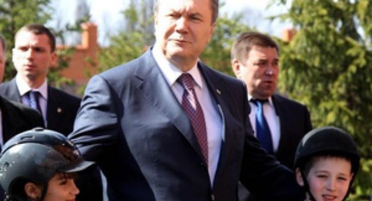 Янукович пообещал мотивировать молодежь оставаться работать на селе