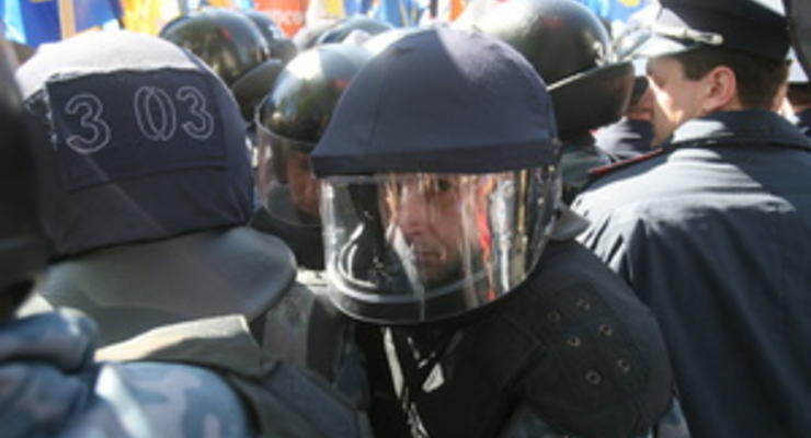 В Нашей Украине и Фронті змін заявляют, что милиция не пустила их активистов на митинг в Киев