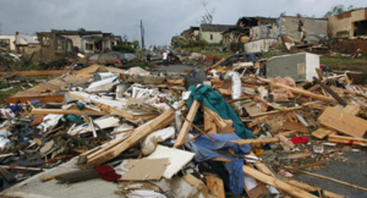 Число жертв штормового циклона в США возросло почти до 300