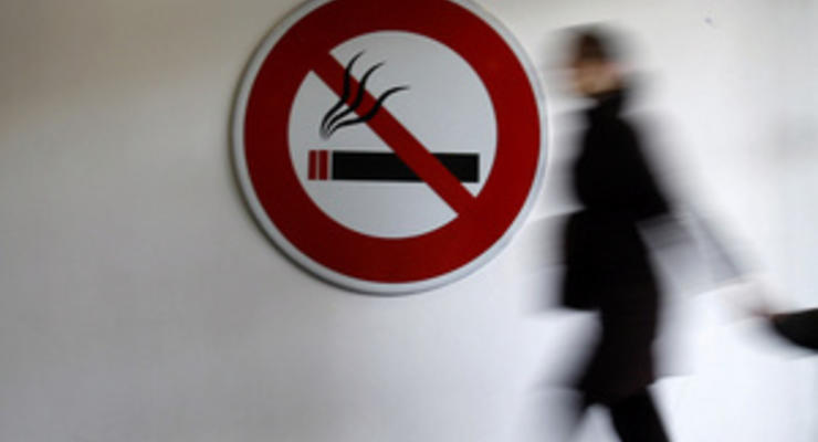 Сегодня в Китае вступил в силу запрет на курение в общественных местах