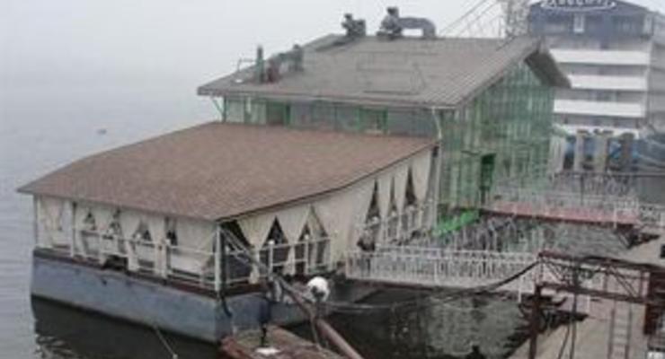 Плавучие рестораны в Киеве планируют переместить к мосту Патона и островам Жуков и Галерный