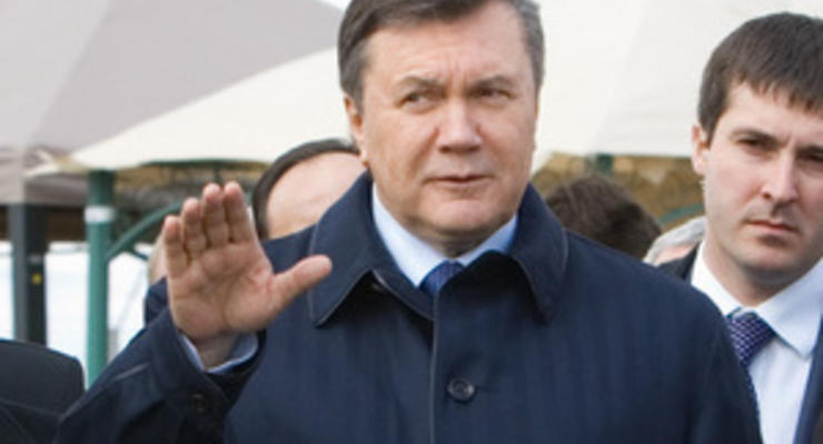 Янукович подписал закон об увеличении помощи малообеспеченным