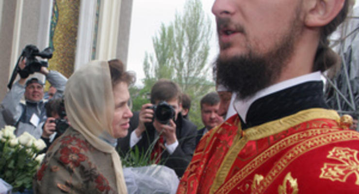 Людмила Янукович посетила литургию в Донецке, которую провел патриарх Кирилл