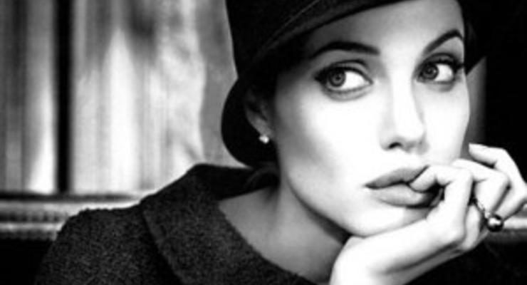 Слишком знаменита: После сотрудничества с Джоли St John заключил контракт с Уинслет