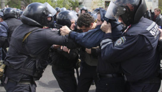 БЮТ: Янукович стал первым президентом, при котором 9 мая превратилось в день насилия