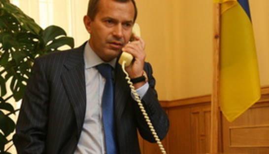 Министров обязали отчитываться о покупках авто, мебели и мобильных