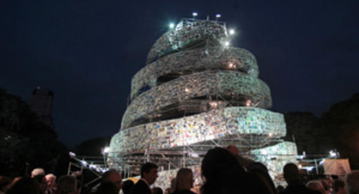 Фотогалерея: Книжный Вавилон. Центр Буэнос-Айреса украсила башня из книг