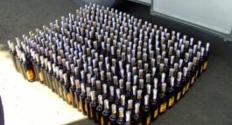 Контрабандист перевозил на лодке из Молдовы почти 400 бутылок коньяка
