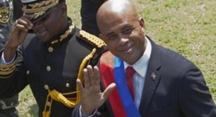 Президент Гаити и бывший певец Мишель Мартелли принес президентскую присягу